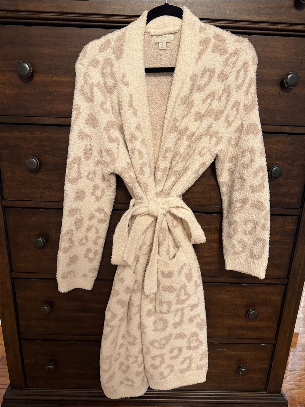Barefoot Dreams Plush Leopard-Print Robe in Blush & Cream - Picture 2 of 5